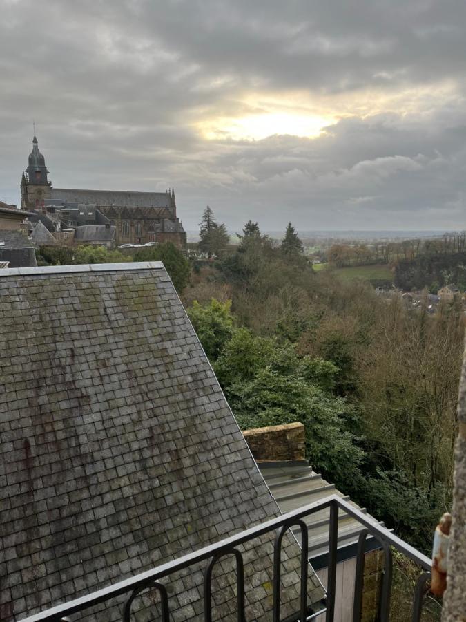 Mercier De Montigny - Les Chambres Du Beffroi - Spa Et Massage Fougères Exterior foto