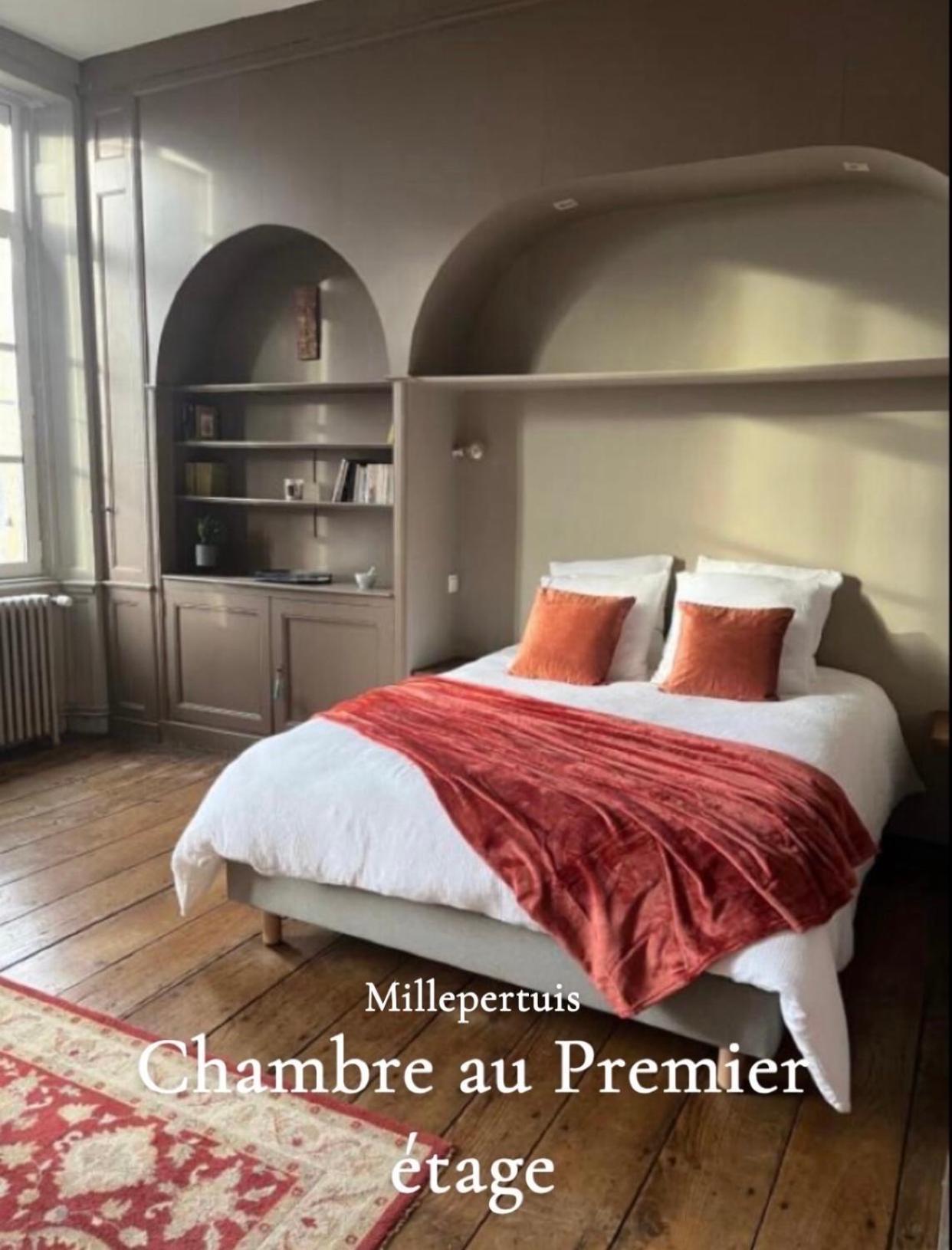 Mercier De Montigny - Les Chambres Du Beffroi - Spa Et Massage Fougères Exterior foto